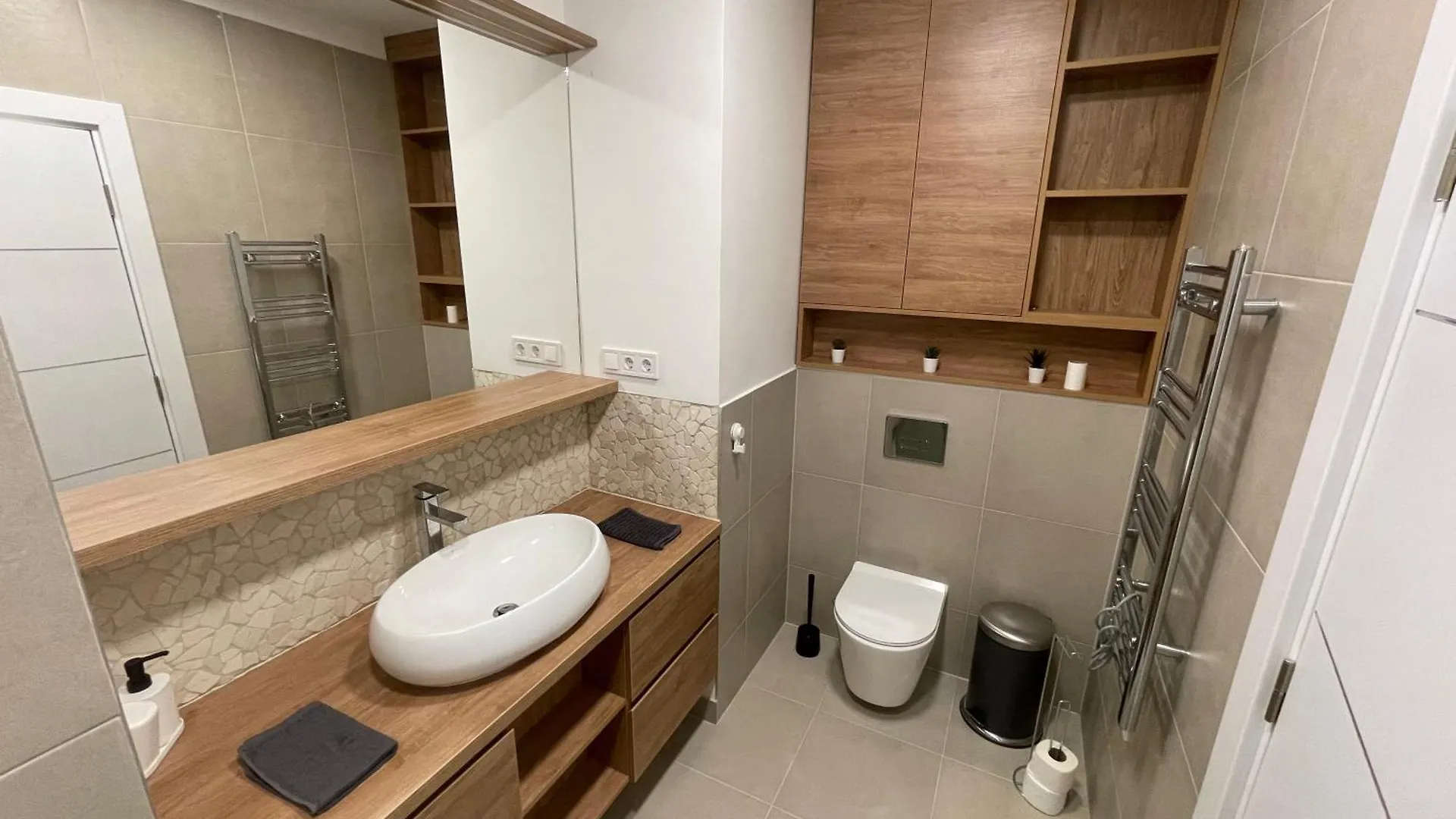 City Center 4! Modern And Cozy 3Br In City Center! Budapest Hungary