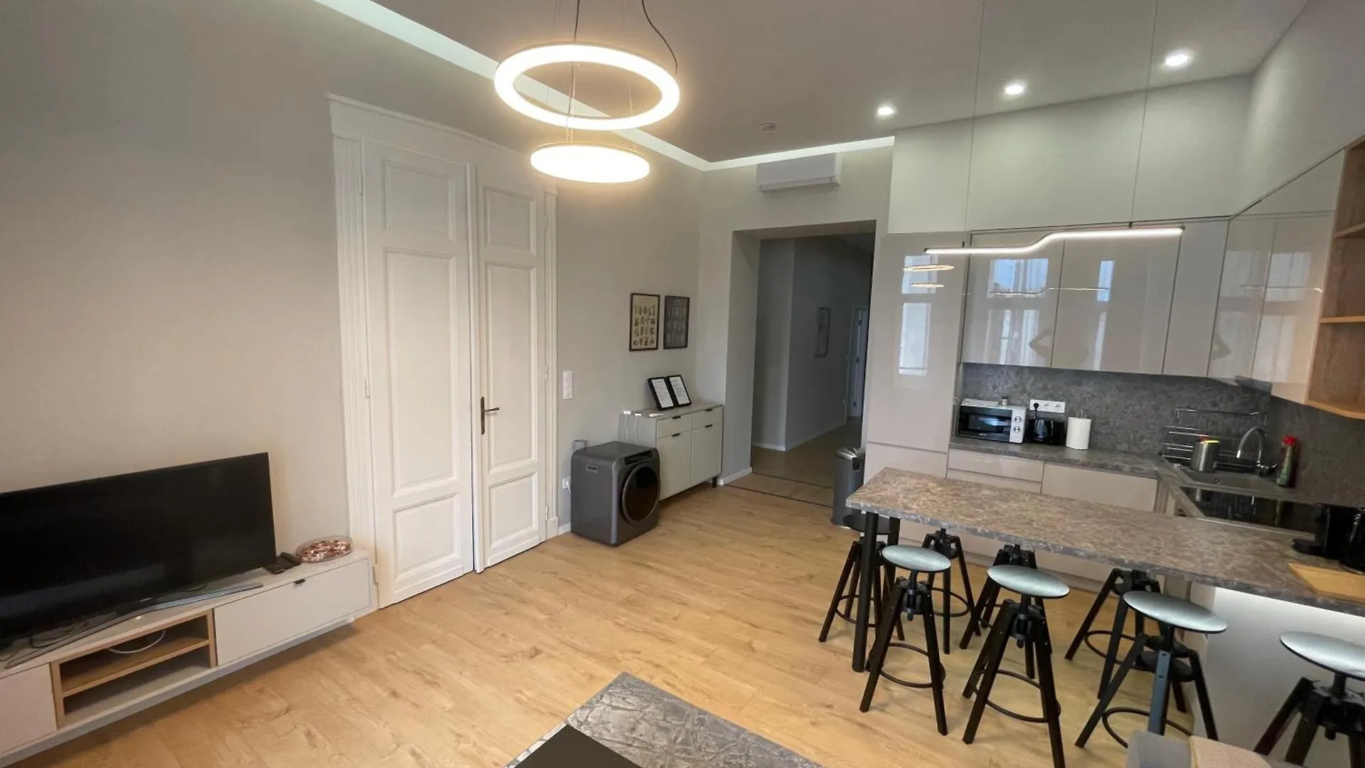 City Center 4! Modern And Cozy 3Br In City Center! Budapest 0*,